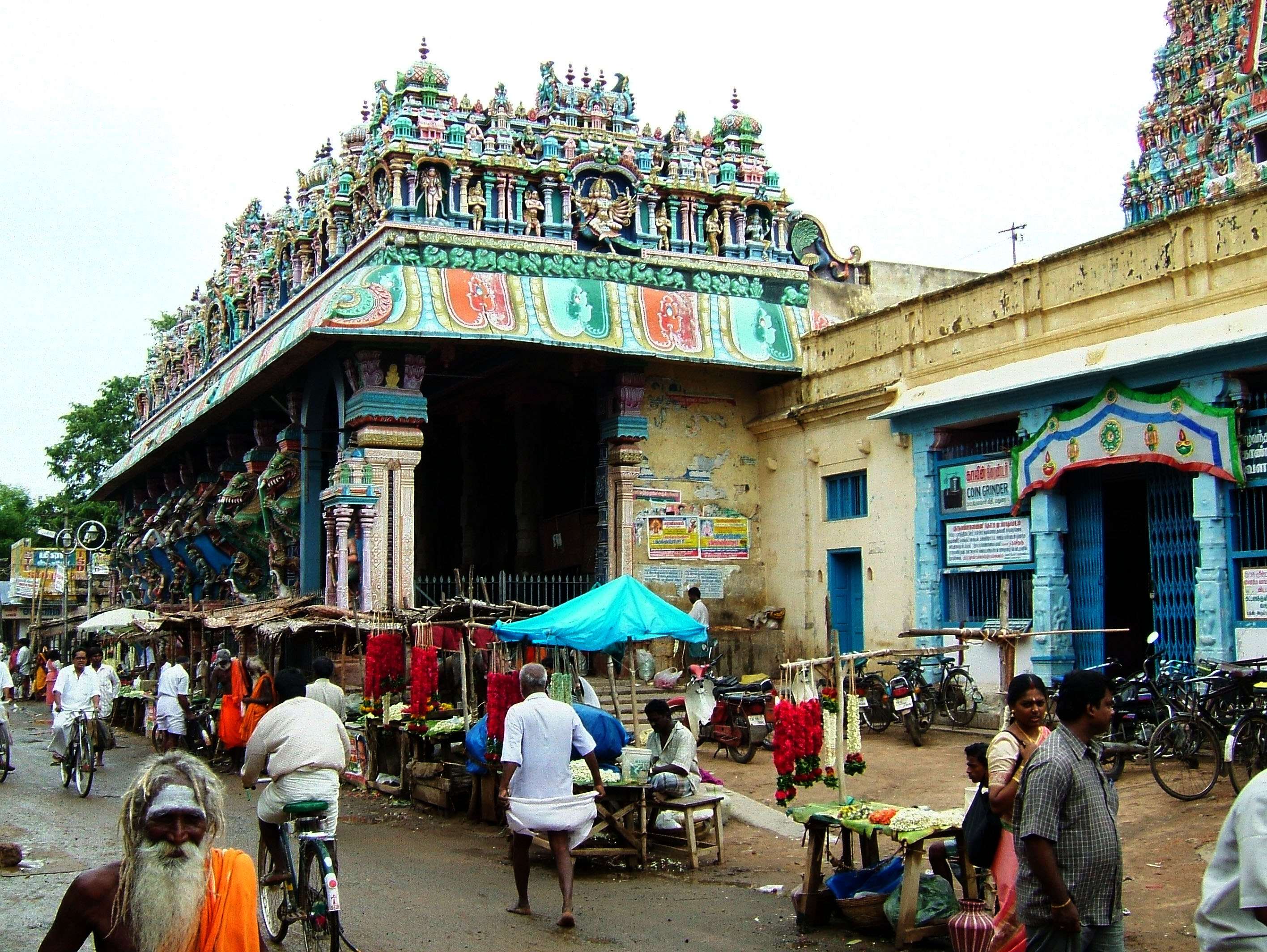 Madurai Tiruparankunram Murugan Temple entrance India May 2004 06