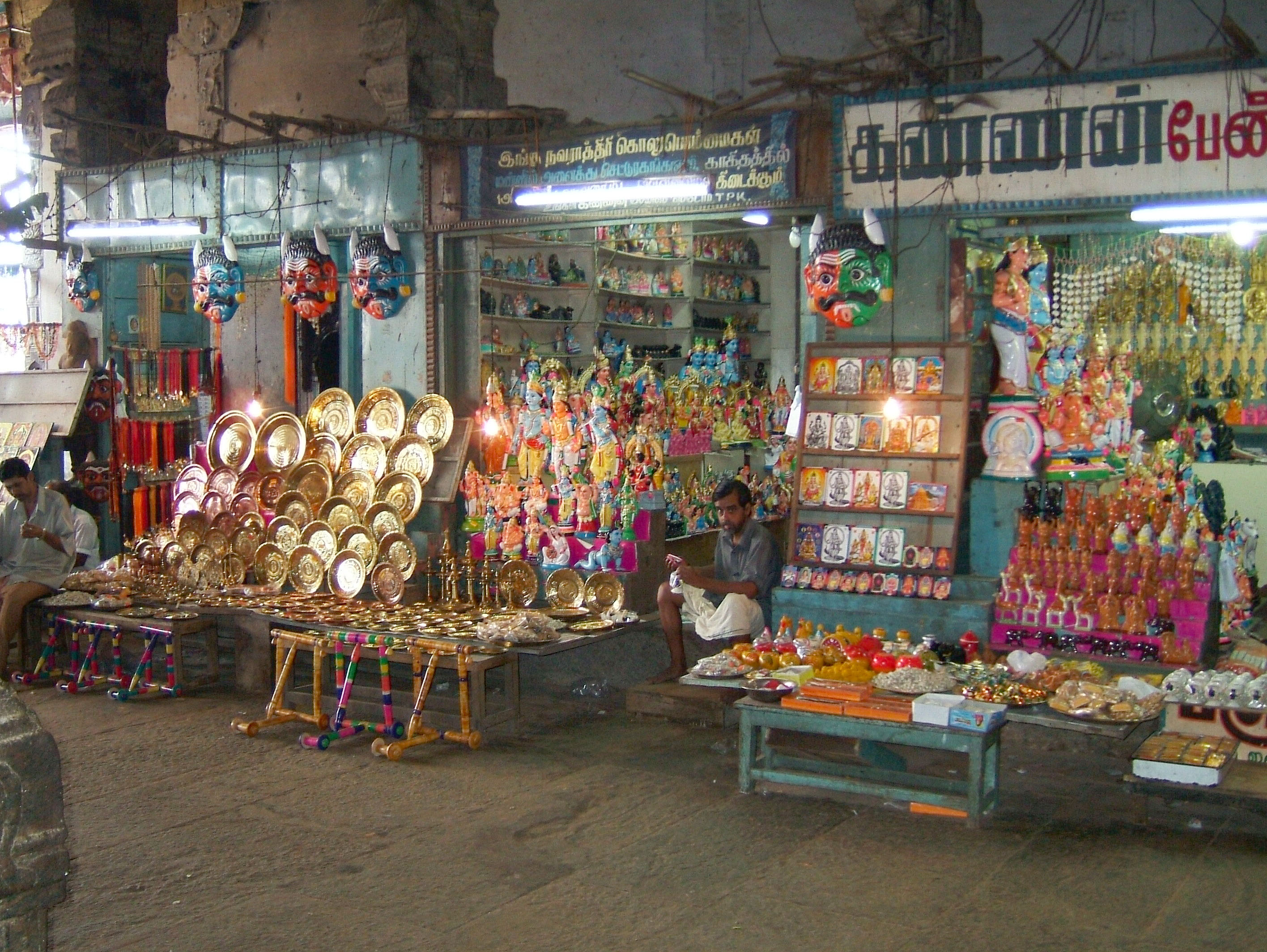 Madurai Tiruparankunram Murugan Temple shops India May 2004 01