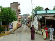 Asisbiz Madurai Tiruparankunram Murugan Temple side streets India May 2004 02