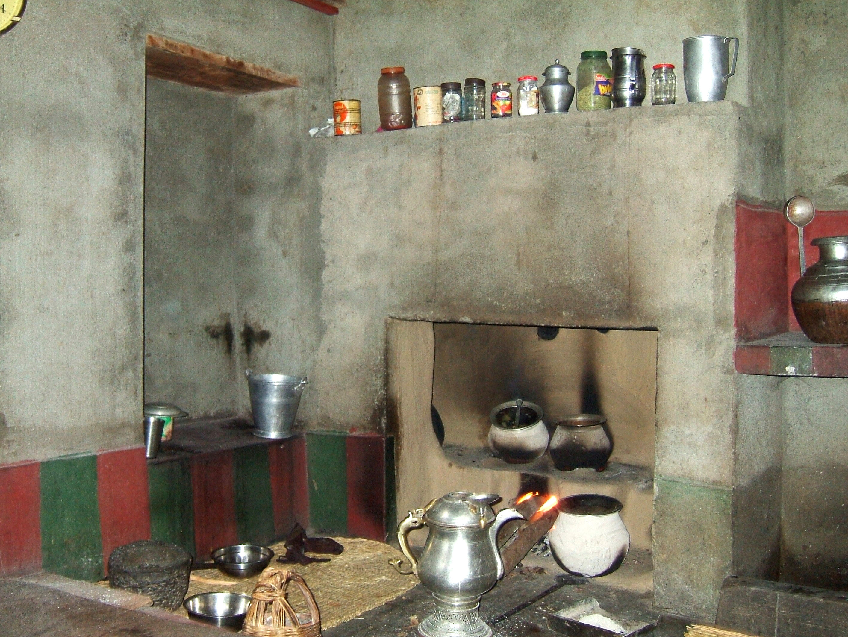 Kashmir Pahalgam Valley villagers home stove India Apr 2004 01