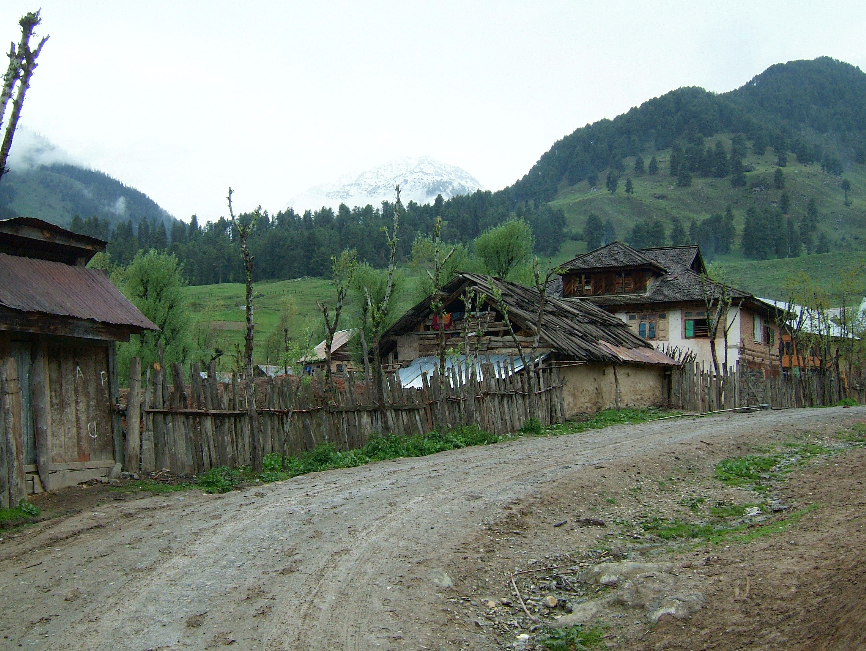 Kashmir Pahalgam Valley villagers homes India Apr 2004 01