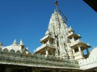 Asisbiz Ranakpur Jain Marble Temple main pillar India Apr 2004 05