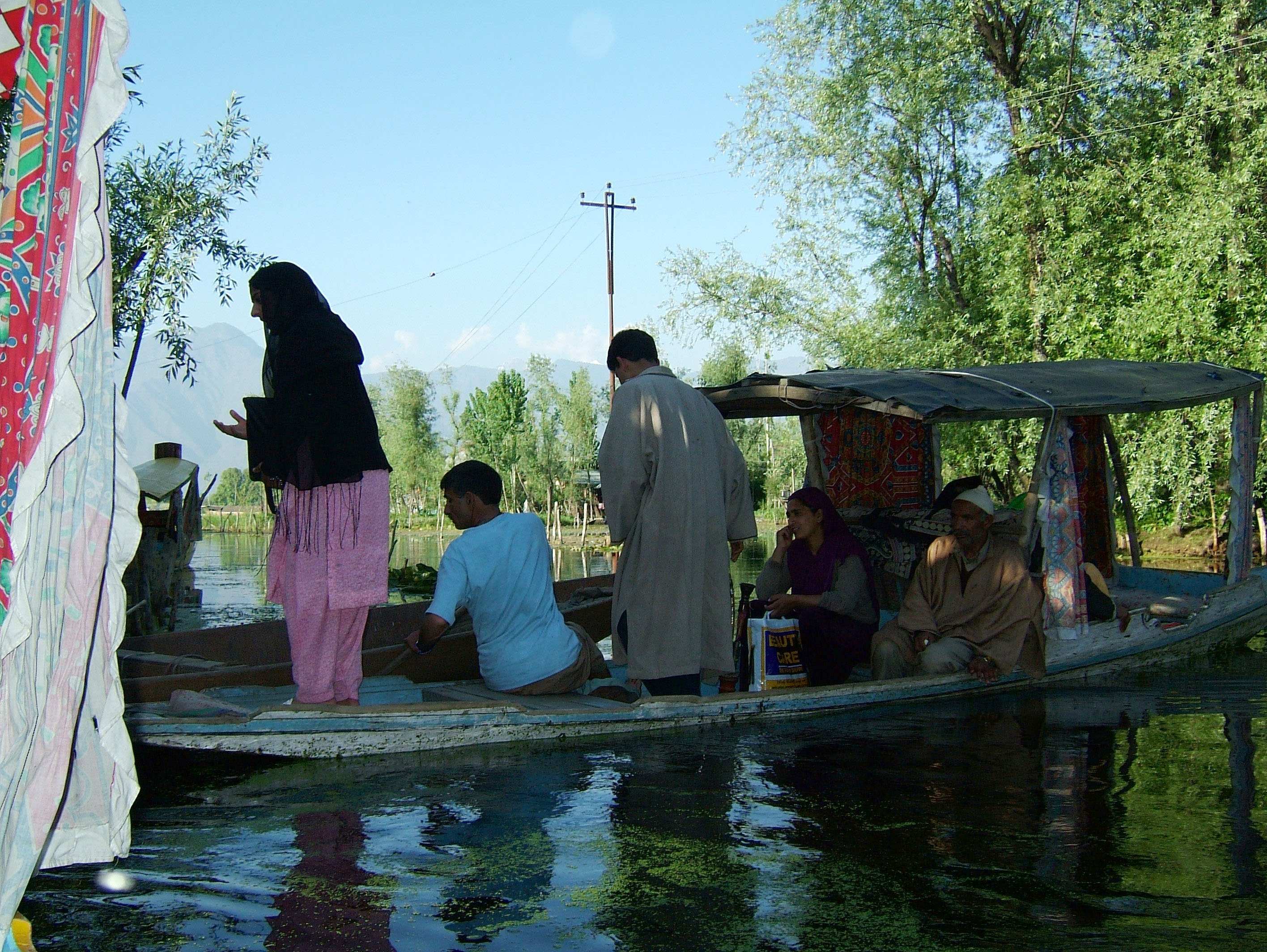 Kashmir Srinagar Shikaras Dal lake India Apr 2004 16