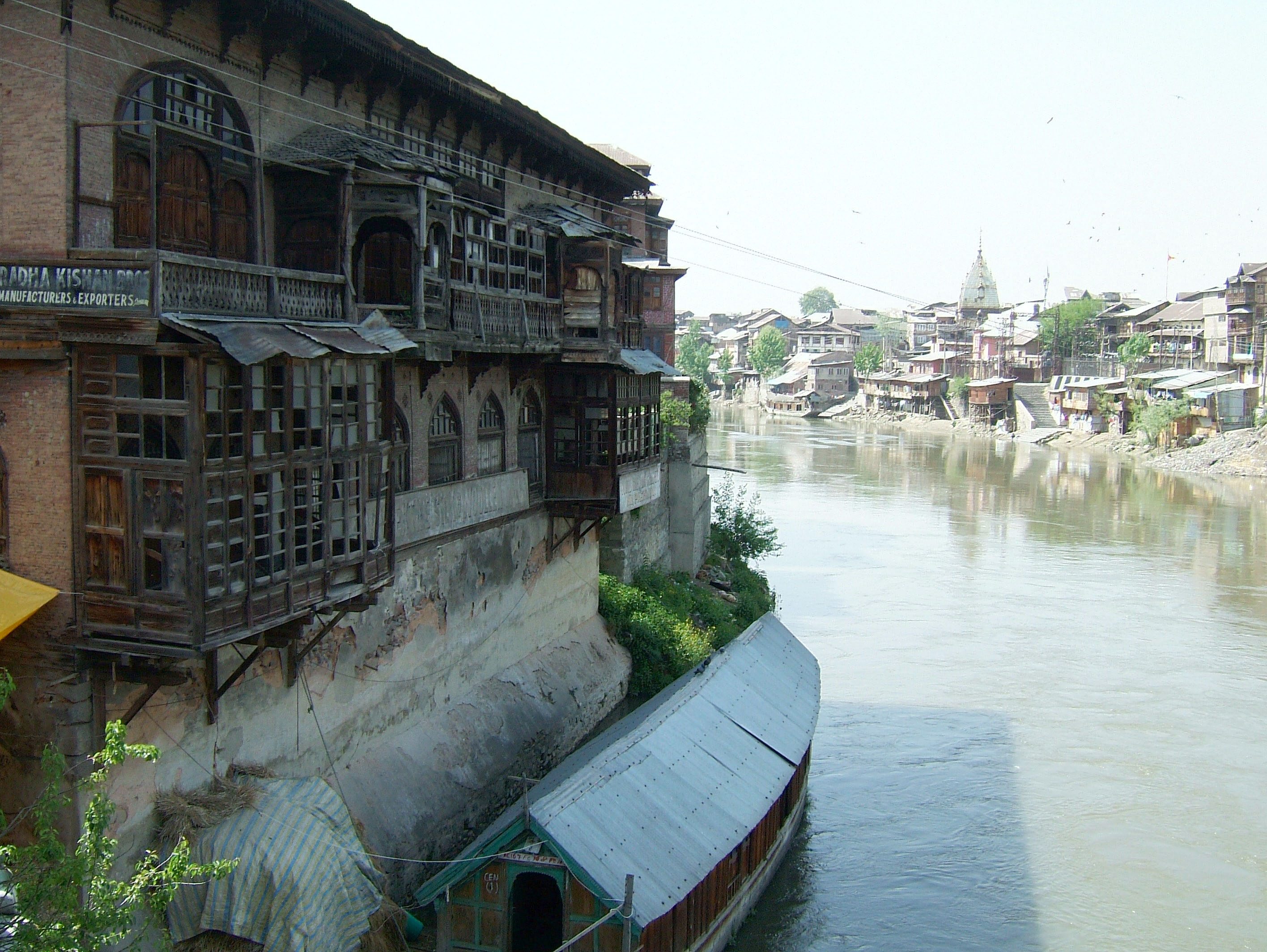 Kashmir Srinagar old city center India Apr 2004 01