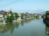 Asisbiz Kashmir Srinagar old city center India Apr 2004 07