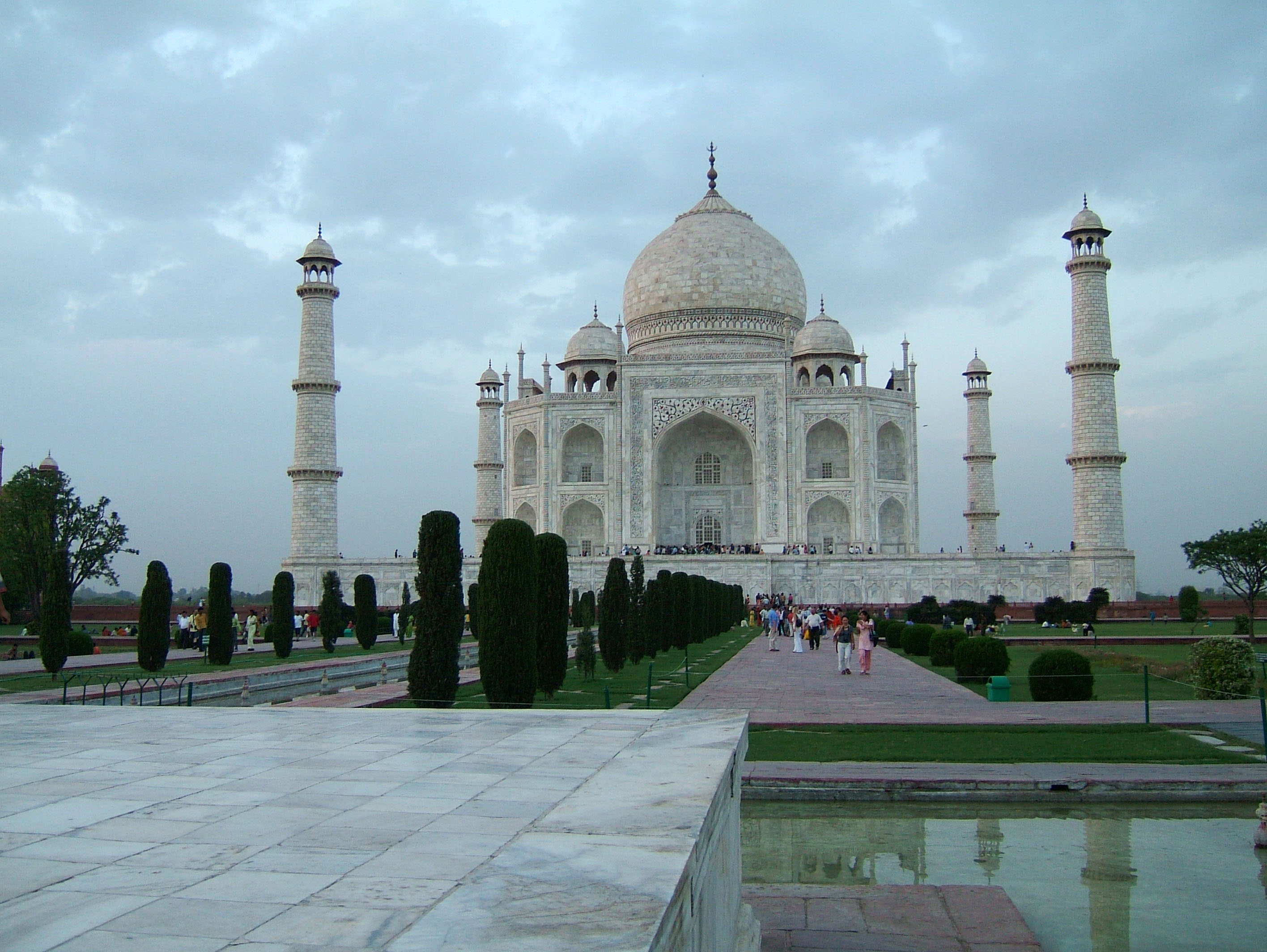Agra Taj Mahal Mausoleum India Apr 2008 04