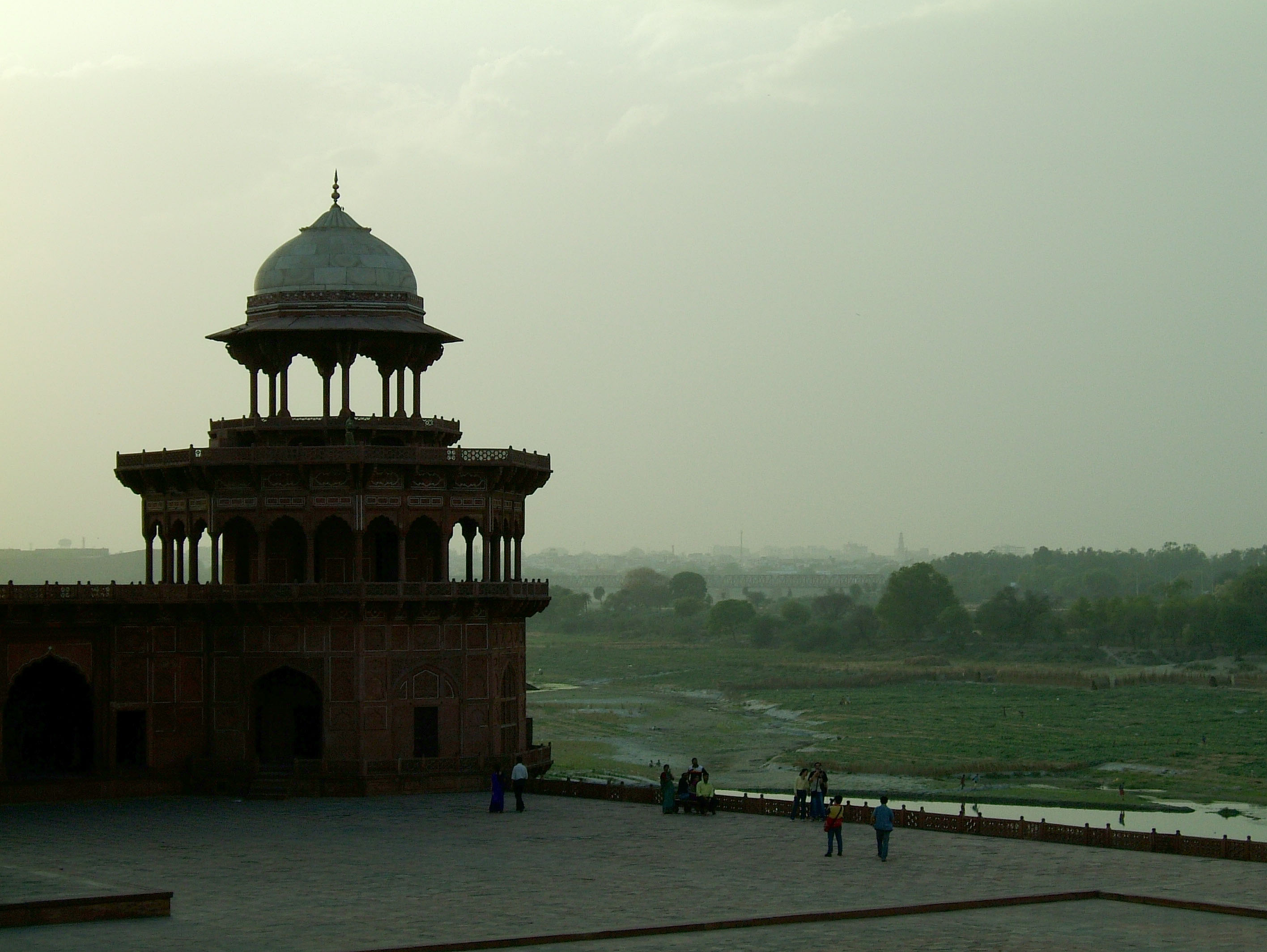 Agra Taj Mahal towers India Apr 2004 05