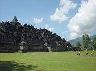 Asisbiz Java Yogyakarta Yogya Borobudur Pagoda Aug 2000 02