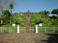 Asisbiz Java Yogyakarta Yogya Borobudur Pagoda Enterance Aug 2000 02
