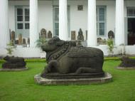 Asisbiz Indonesia Jakarta National Museum Gajah Artifacts Aug 2000 02