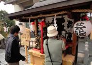 Asisbiz Kiyomizu dera has many shrines for its patrons 2010 01