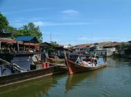 Asisbiz Malacca Canals Mar 2001 10