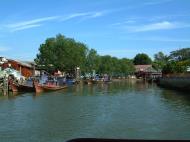 Asisbiz Malacca Canals Mar 2001 11