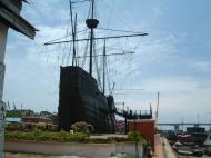 Asisbiz Malacca Maritime Museum Portuguese Galleon Flor de la Mar replica Mar 2001 05