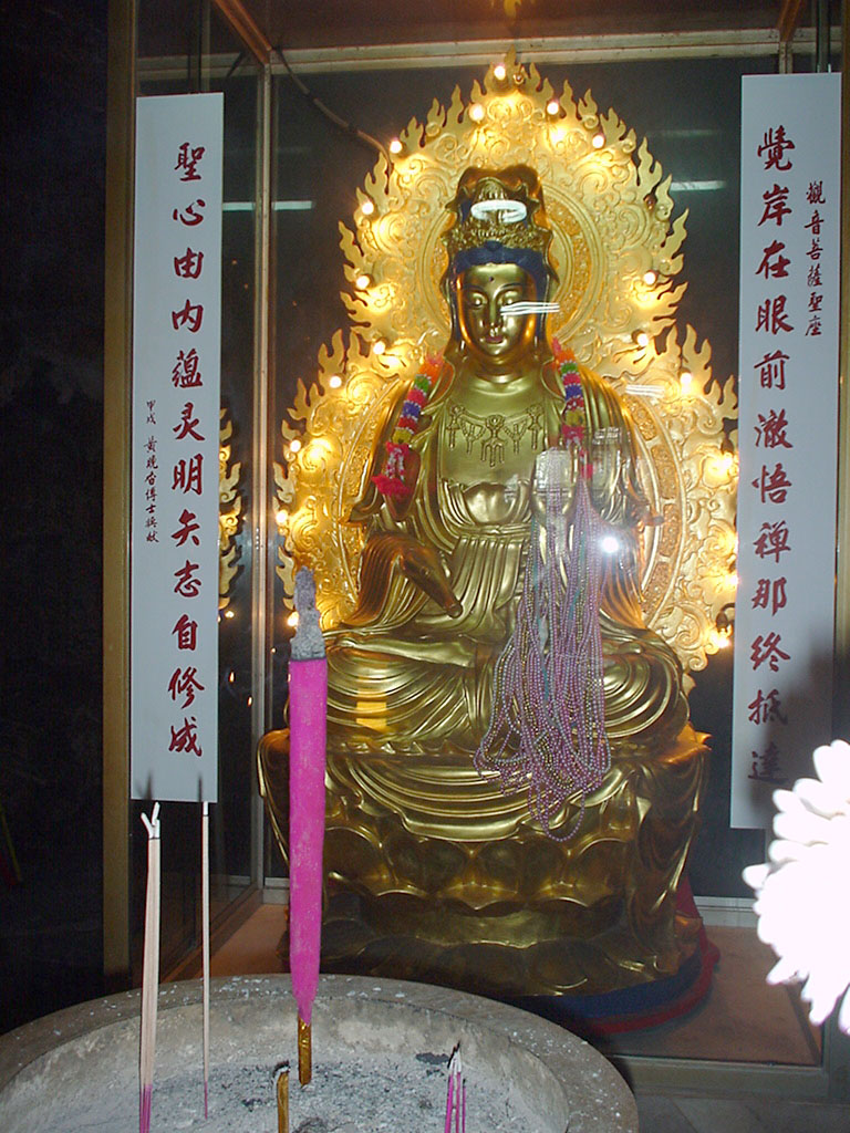 Ipoh San Bao Dong cave main Buddha Jul 2000 06
