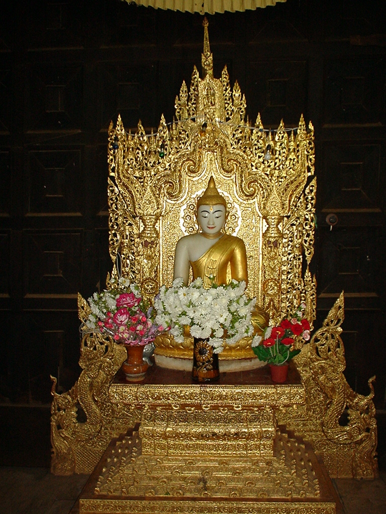 Bagaya Kyaung Monastery Buddha Jan 2001 01