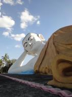 Asisbiz Naung Daw Gyi Mya Tha Lyaling Reclining Buddha Jan 2010 07