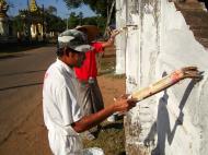 Asisbiz Naung Daw Gyi Mya Tha Lyaling Standing Buddha painters Jan 2010 03