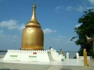 Asisbiz Pagan Bupaya pagoda Nov 2004 02