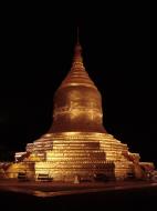 Asisbiz Pagan Bupaya pagoda at night Dec 2000 03