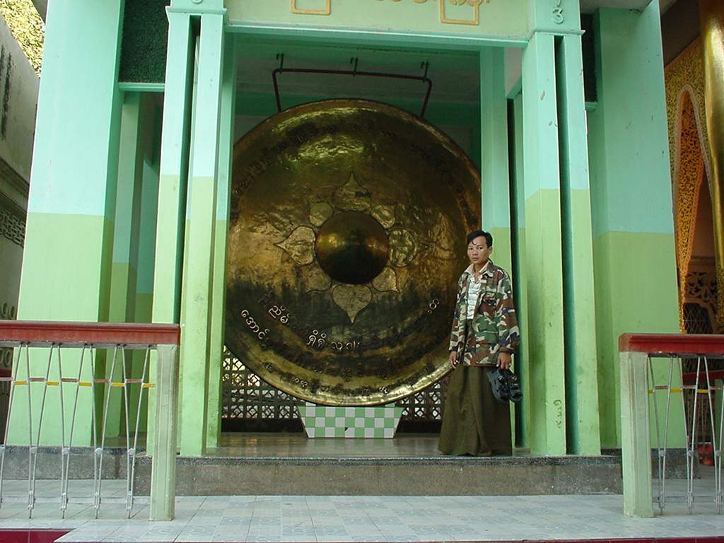 Mahamuni Buddha Maha Myat Muni Paya Dec 2000 10