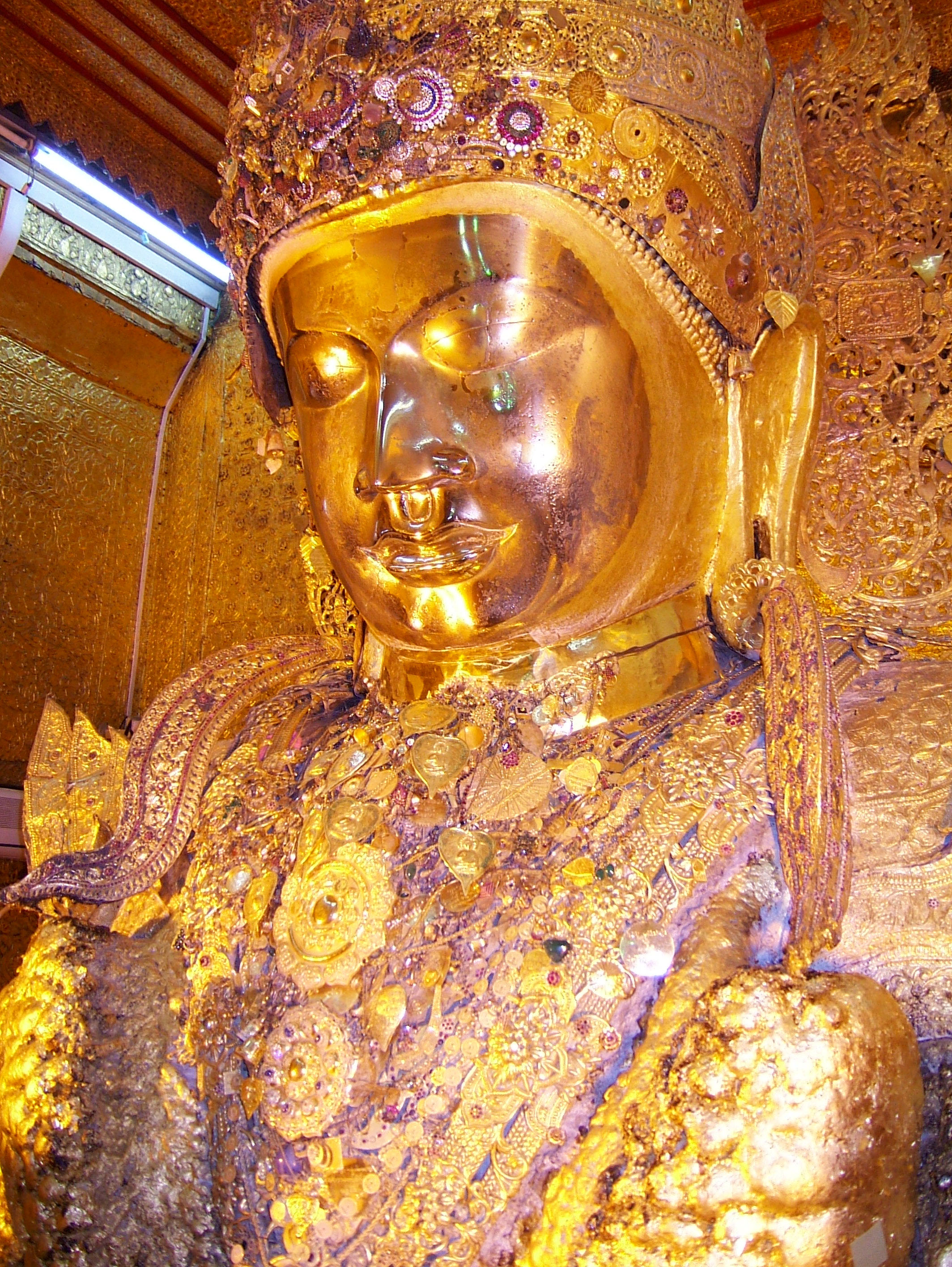 Mahamuni Buddha Maha Myat Muni Paya Nov 2004 05