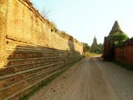Asisbiz Bagan Payathonzu entrance Nov 2004 02