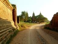Asisbiz Bagan Payathonzu entrance Nov 2004 03