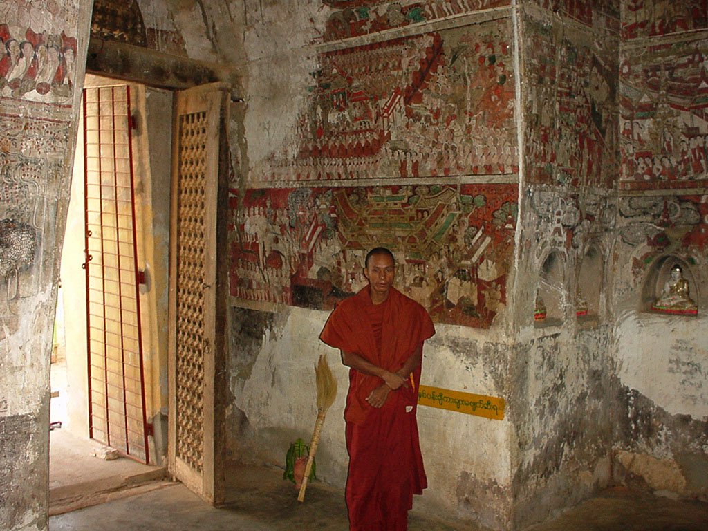 Pyin Oo Lwin main monastery paintings Dec 2000 04