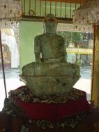 Asisbiz Myanmar Yangon Shwedagon Pagoda Buddhas Dec 2000 01