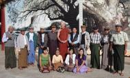 Asisbiz Myanmar Yangon Shwedagon Pagoda new year celibrations with old friends 03