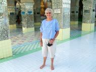 Asisbiz Mandalay Hill Sutaungpyei Pagoda Nov 2004 01