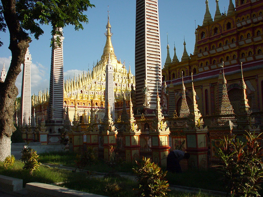 Thanboddhay paya near Monywa Sagaing Myanmar Dec 2000 02