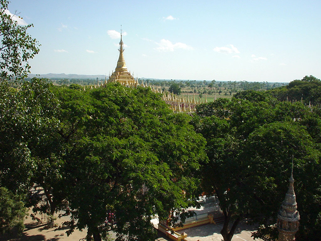 Thanboddhay paya seen from the tower Monywa Dec 2000 01
