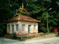 Asisbiz Between Kyauktan and Thilawa Port blue pagoda Oct 2004 13