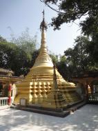 Asisbiz U To near Hle Guu main monastery stupa 2010 03