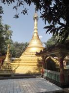 Asisbiz U To near Hle Guu main monastery stupa 2010 04