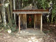 Asisbiz U To near Hle Guu monastery guardian bamboo gardens 2010 01