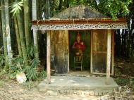 Asisbiz U To near Hle Guu monastery guardian bamboo gardens 2010 03