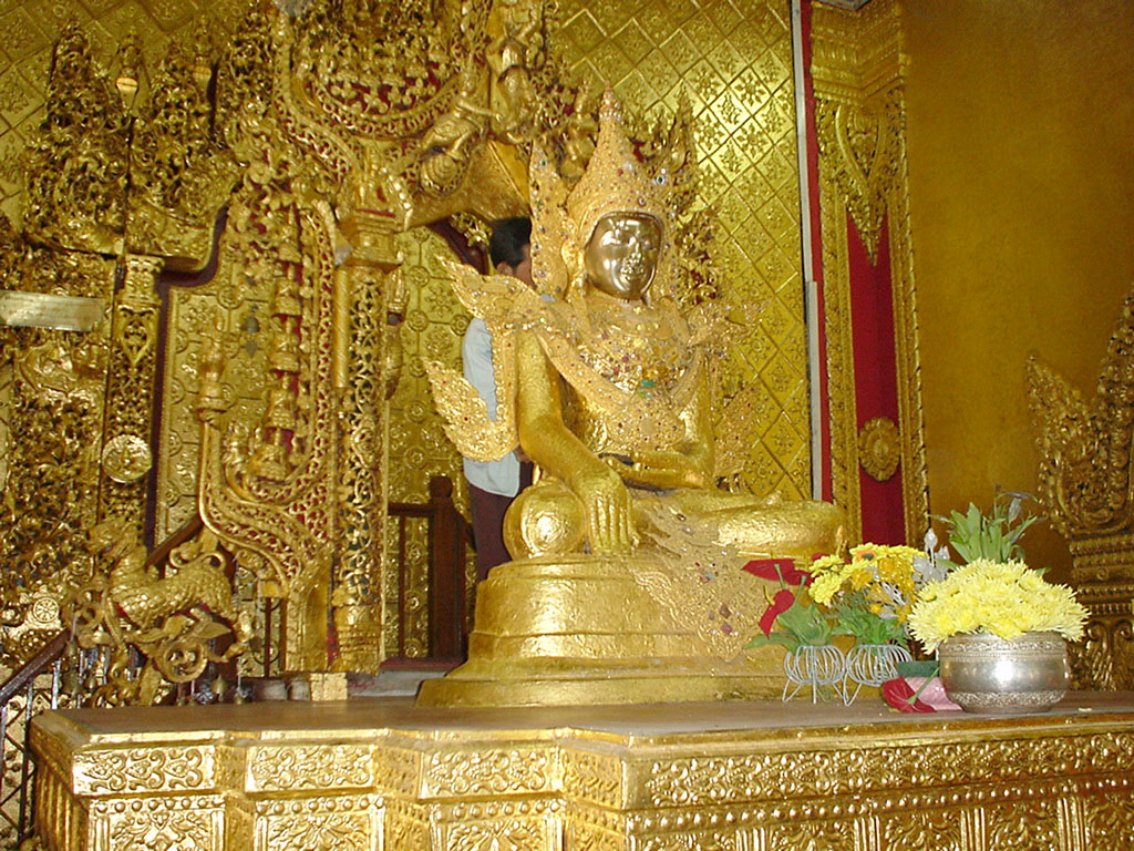 Zalun Pagoda main Buddha Jan 2001 04