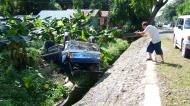 Asisbiz Truck accident Calapan to Pinamalayan roadside views Oriental Mindoro Philippines Feb 2006 02