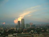 Asisbiz Makati Skyline Paseo de Roxas Nestle tower Rockwell May 2005 01