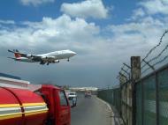 Asisbiz Philippines Ninoy Aquino Airport NAIA B747 Philippines Airlines landing May 2003 01