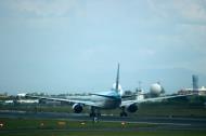 Asisbiz Philippines Ninoy Aquino Airport NAIA Korean Air HL7575 Boeing 777 200 Feb 2009 09