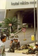 Asisbiz Government soldier takes a lunch break Philippine coup December 1989 02