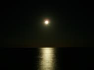 Asisbiz Full moon over Varadero Bay Tabinay Oriental Mindoro Philippines 01