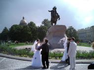 Asisbiz Russia Saint Petersburg Street Scenes Wedding 2005 03