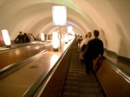 Asisbiz Russia Saint Petersburg Transport network Underground Rail System 2005 05