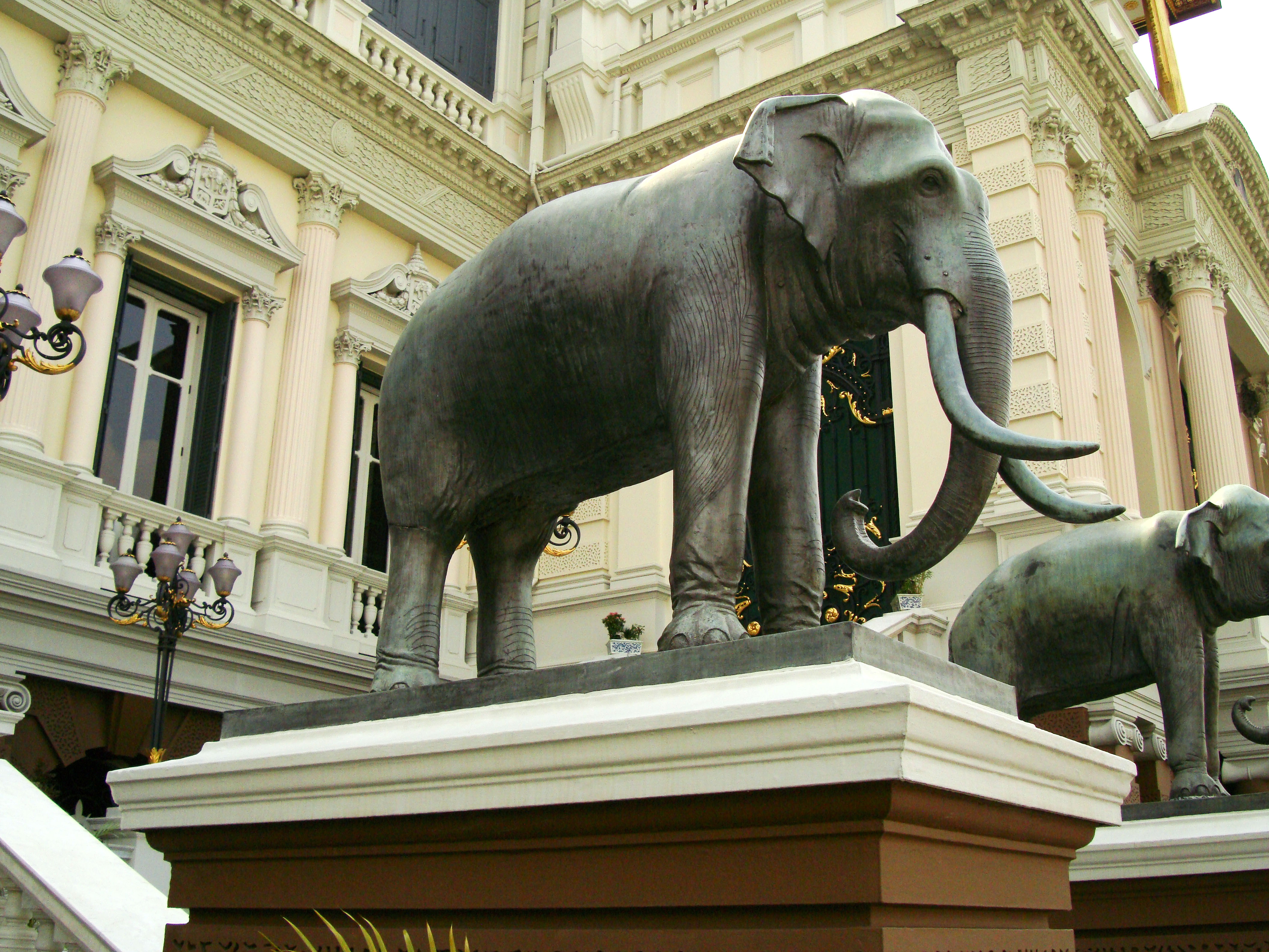 Bronze elephant Bangkok Thailand 01