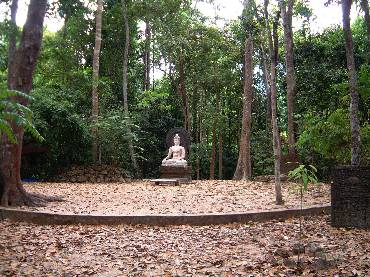 Buddhist Pilgrimage Southern Thailand Apr 2001 07